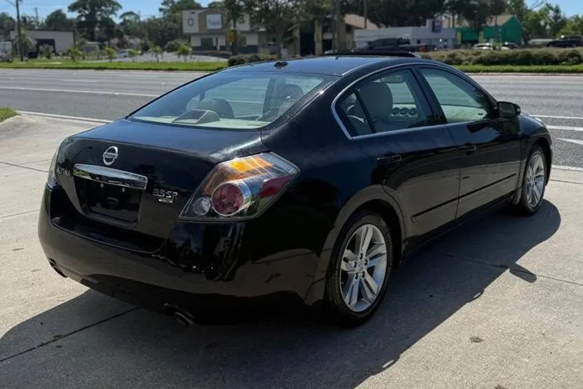 2012 Nissan Altima 3.5 SR photo 1
