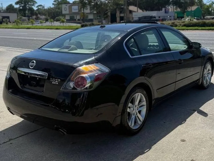 2012 Nissan Altima 3.5 SR photo 1