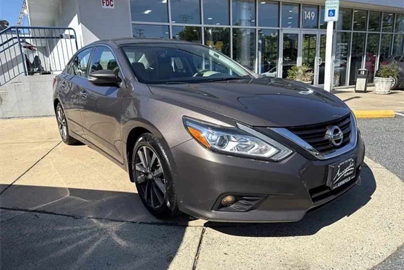 2016 Nissan Altima 2.5 SV photo 1