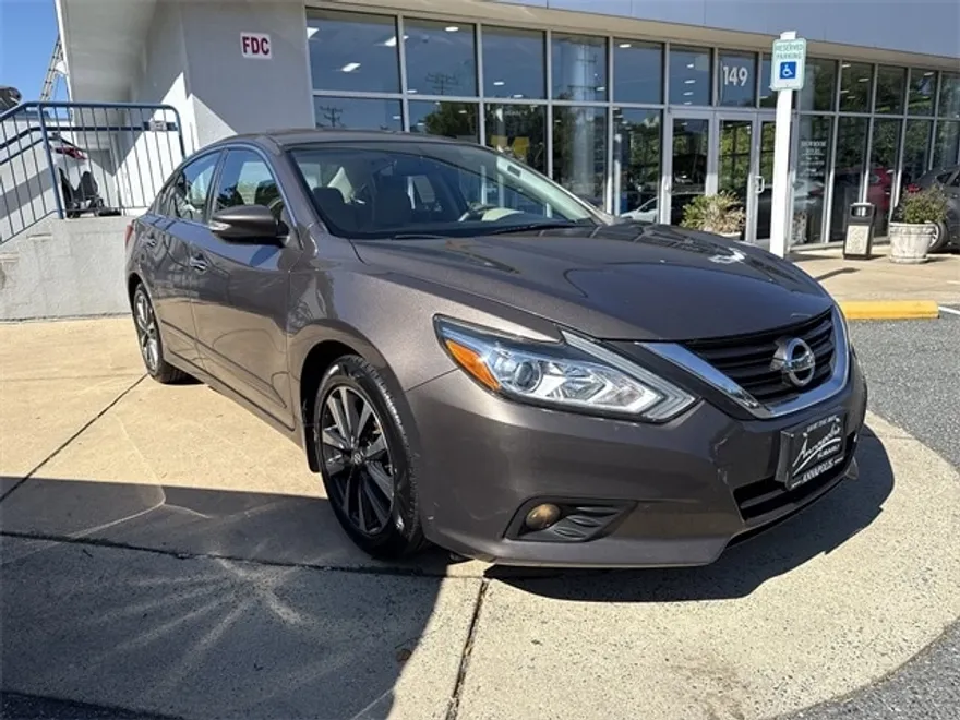 2016 Nissan Altima 2.5 SV photo 1