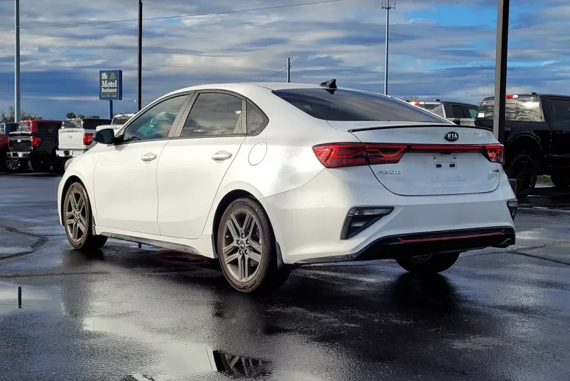 2021 Kia Forte GT-Line photo 1
