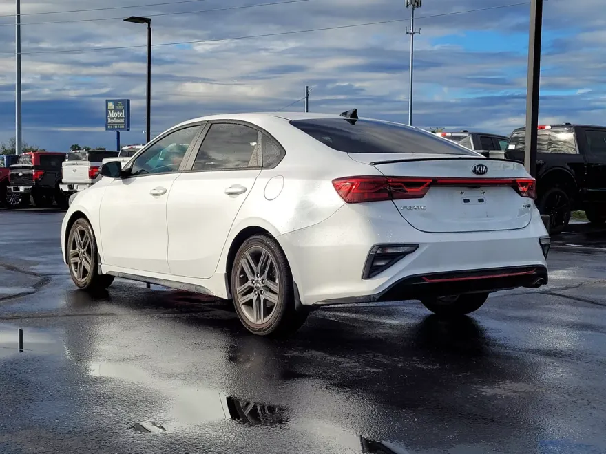 2021 Kia Forte GT-Line photo 1