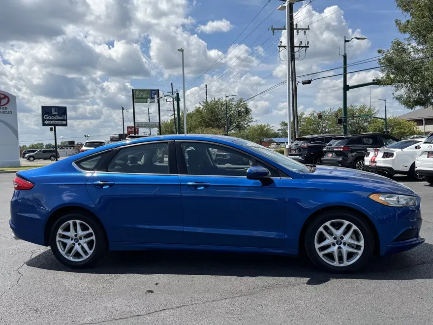 2017 Ford Fusion SE photo 1