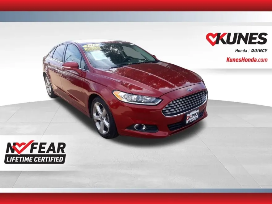 2016 Ford Fusion SE photo 1