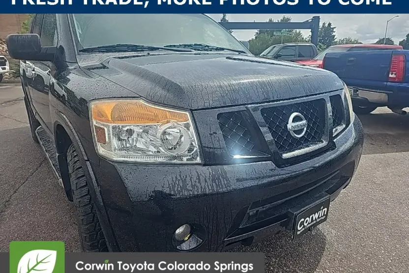 2013 Nissan Armada SV photo 1