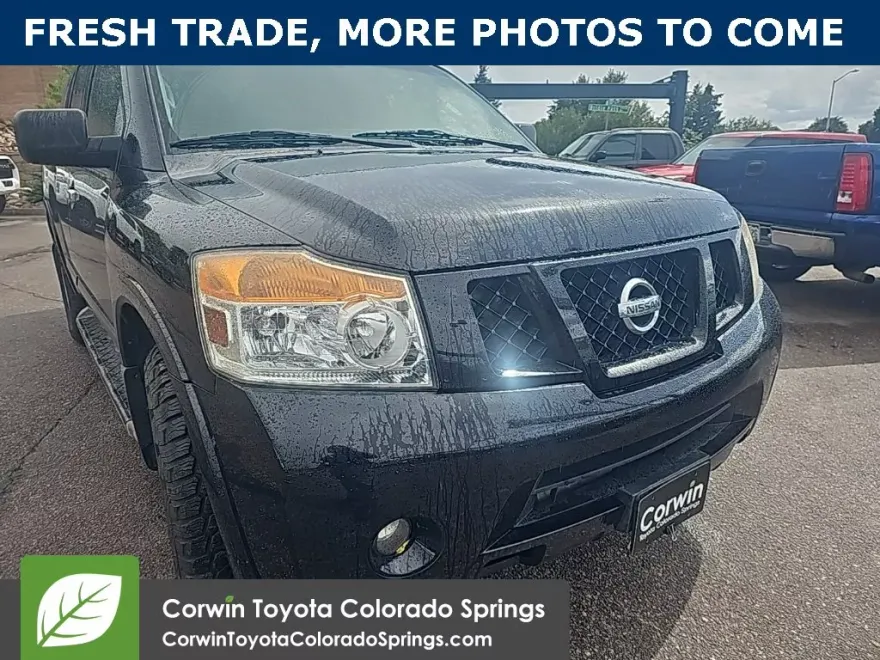 2013 Nissan Armada SV photo 1