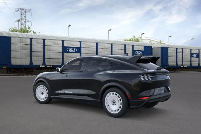 2025 Ford Mustang Mach-E GT photo 1