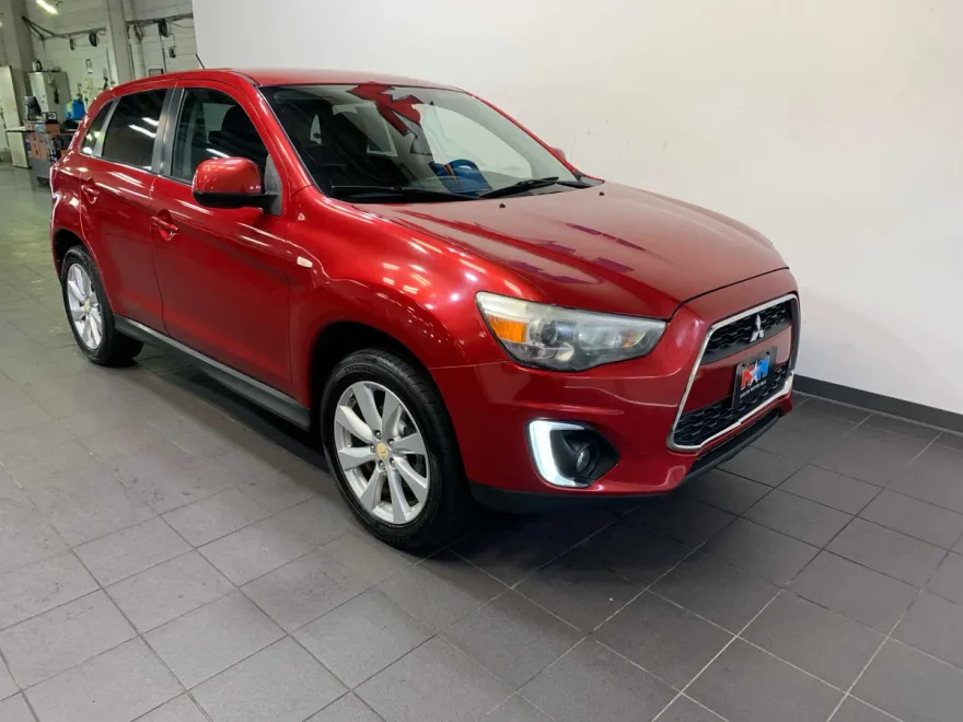 2015 Mitsubishi Outlander Sport SE photo 1
