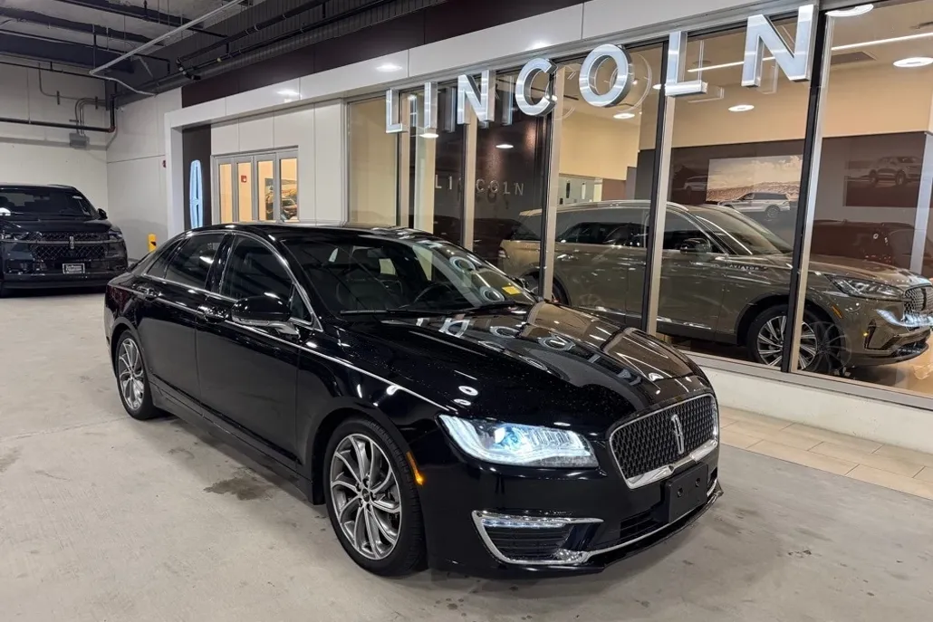 2019 Lincoln MKZ Reserve photo 1