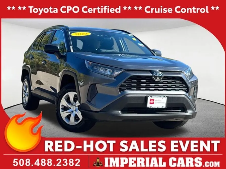 2019 Toyota RAV4 LE photo 1