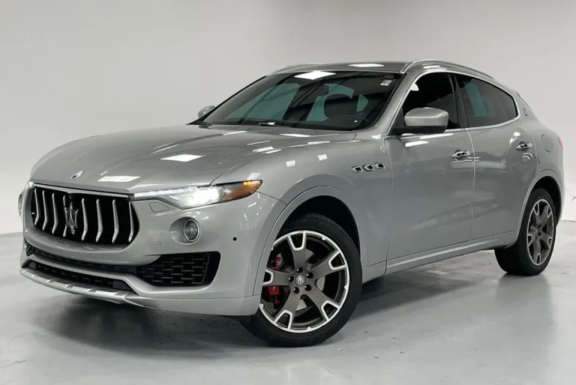 2017 Maserati Levante Base photo 1
