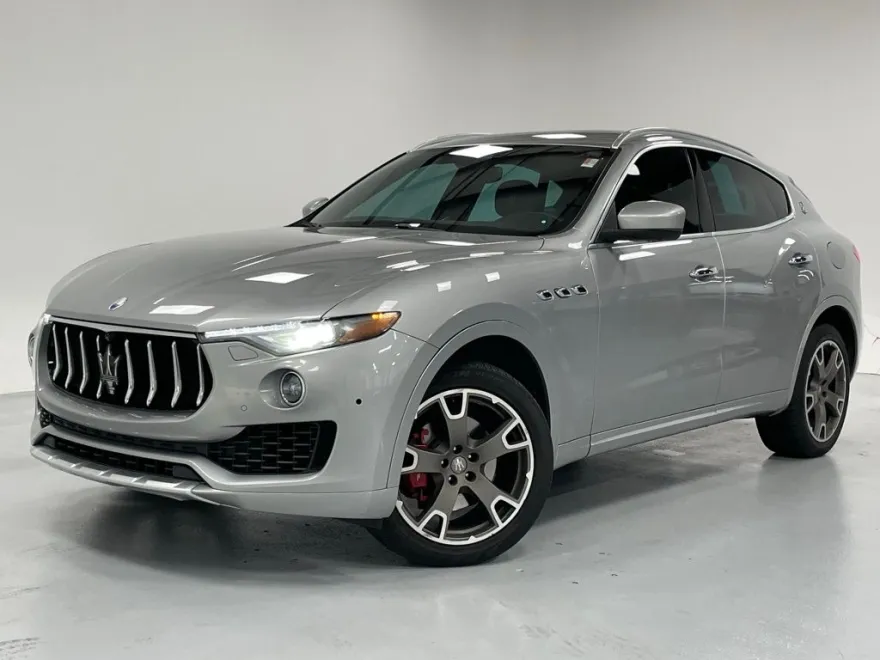 2017 Maserati Levante Base photo 1