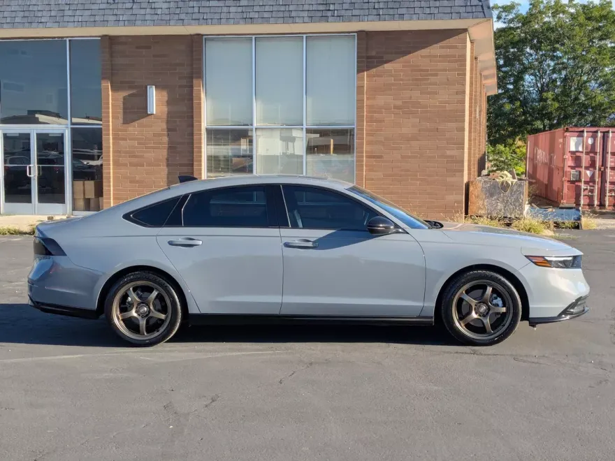 2023 Honda Accord Hybrid Touring photo 1