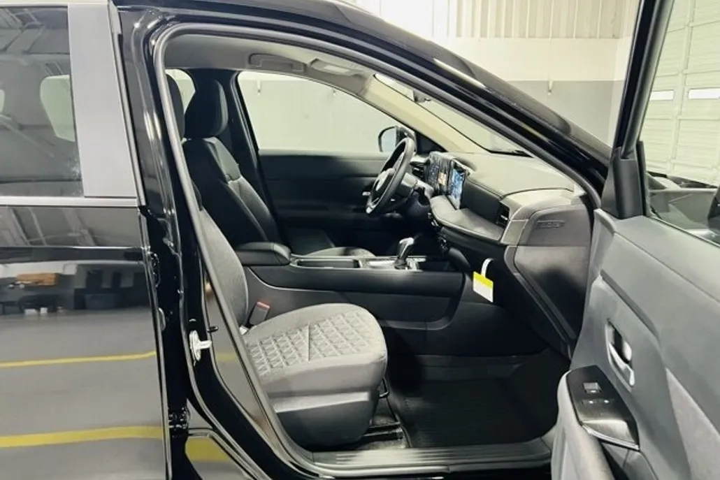 2026 Nissan Kicks SV photo 1