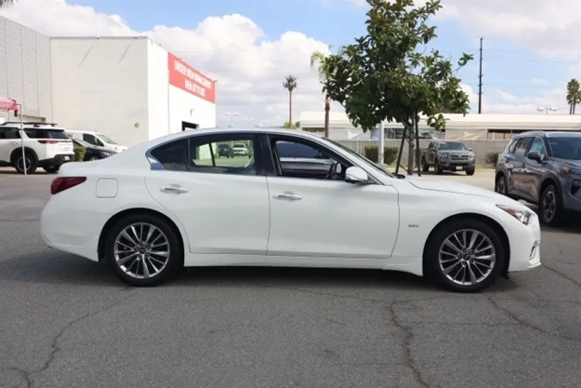 2018 Infiniti Q50 2.0t LUXE photo 1