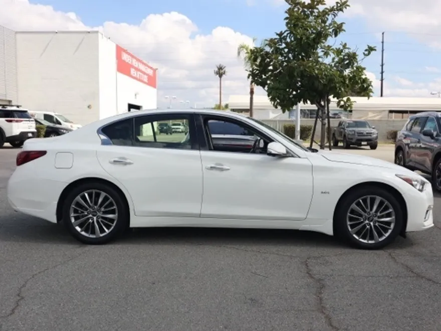 2018 Infiniti Q50 2.0t LUXE photo 1