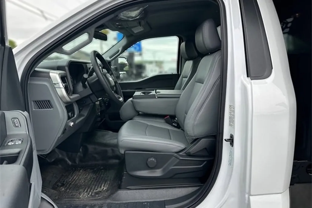 2025 Ford F-350 photo 1