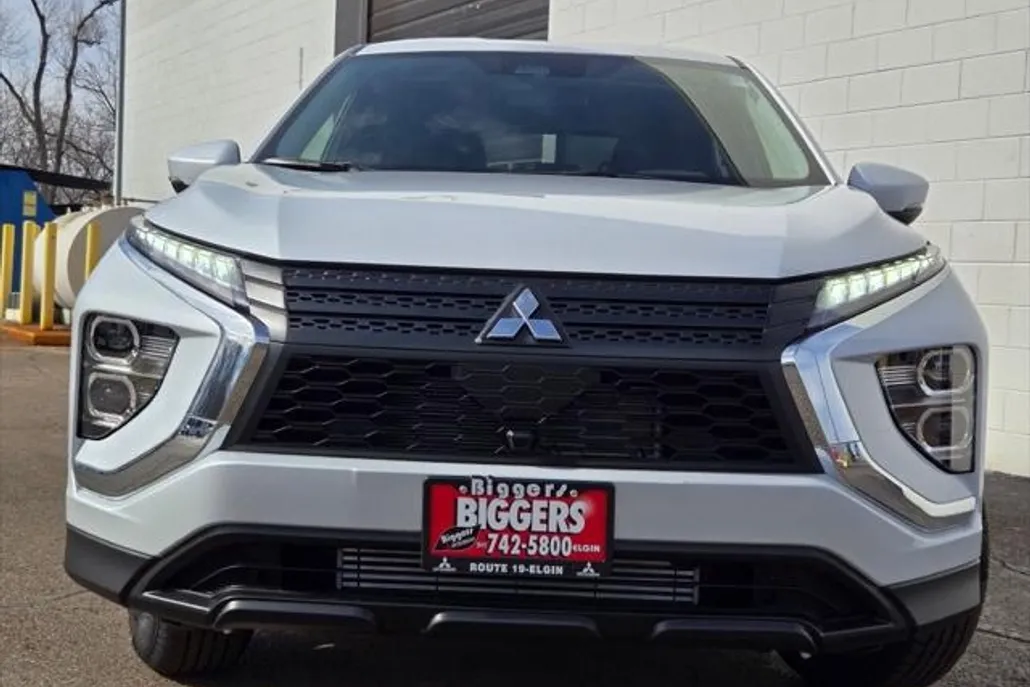 2025 Mitsubishi Eclipse Cross ES photo 1