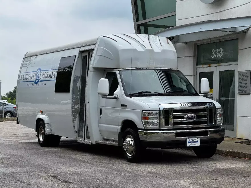 2016 Ford E-450 photo 1