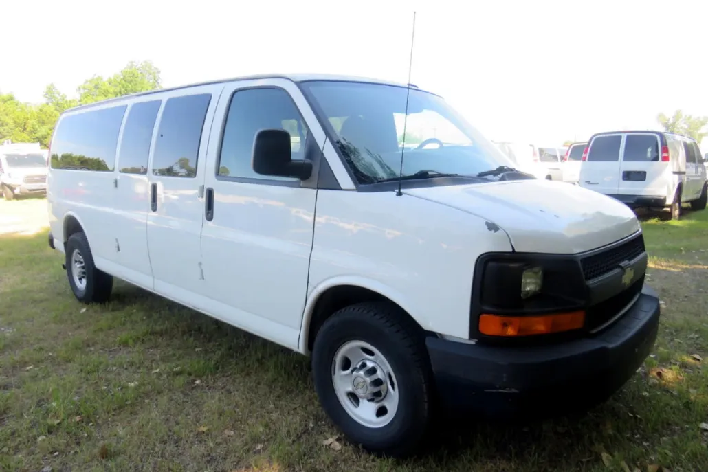 2011 Chevrolet Express LS 3500 photo 1