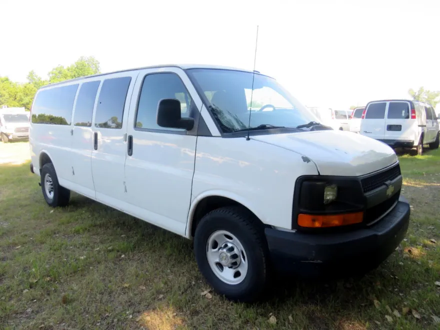 2011 Chevrolet Express LS 3500 photo 1