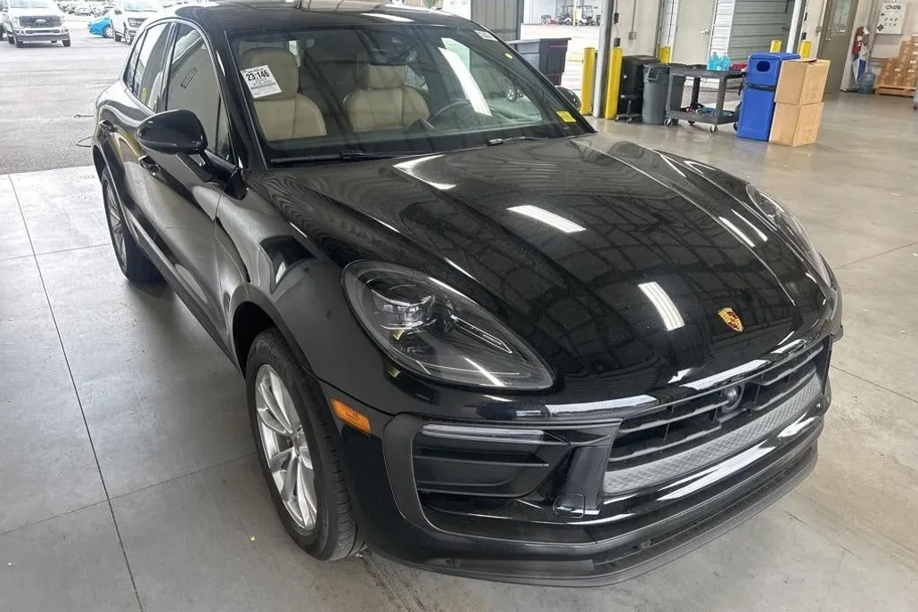 2023 Porsche Macan Base photo 1