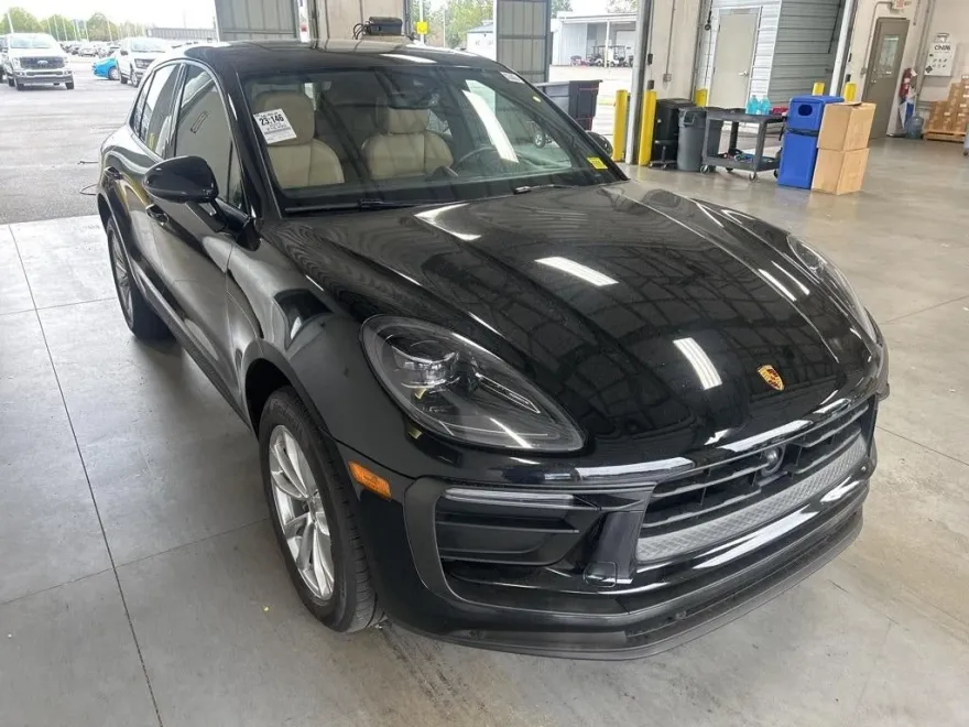 2023 Porsche Macan Base photo 1