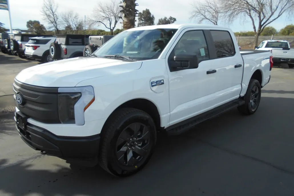 2024 Ford F-150 Lightning photo 1