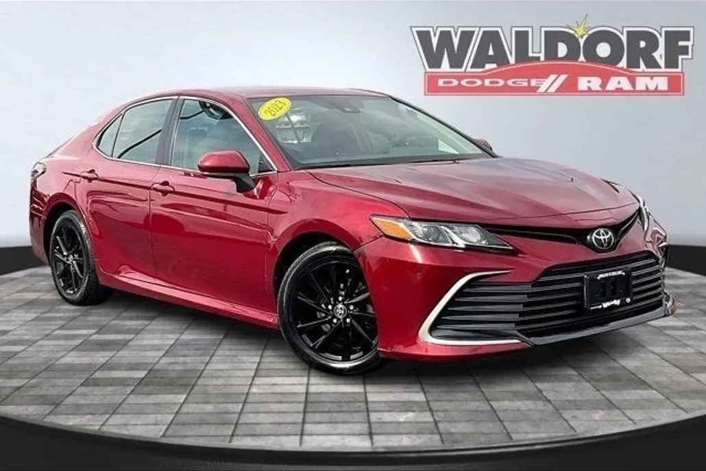 2022 Toyota Camry LE photo 1