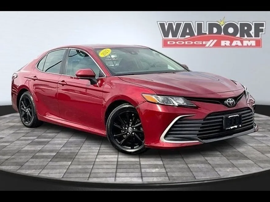 2022 Toyota Camry LE photo 1