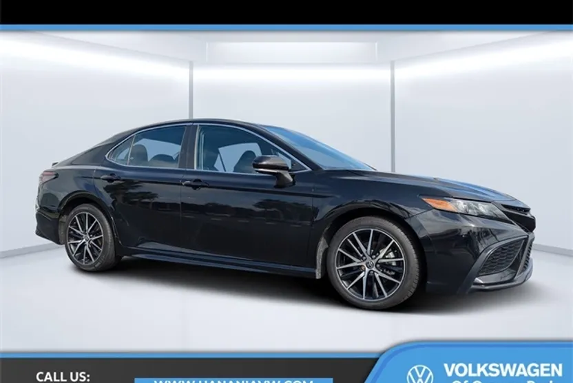 2023 Toyota Camry SE photo 1