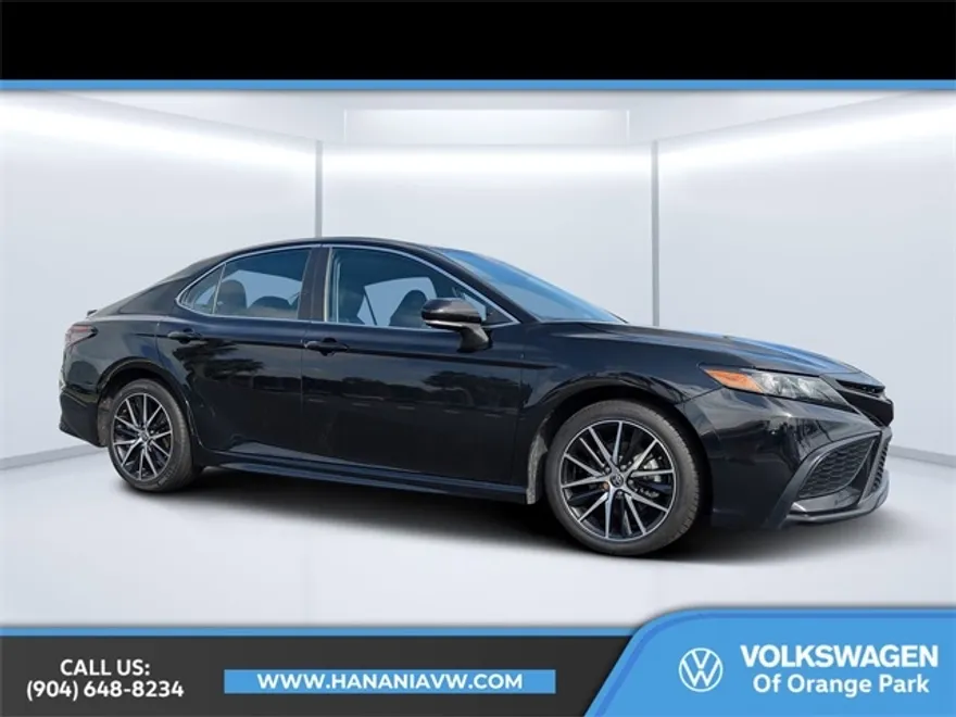 2023 Toyota Camry SE photo 1