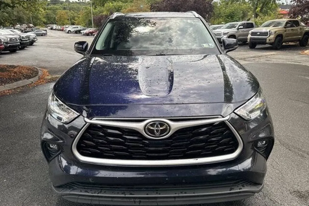 2020 Toyota Highlander XLE photo 1