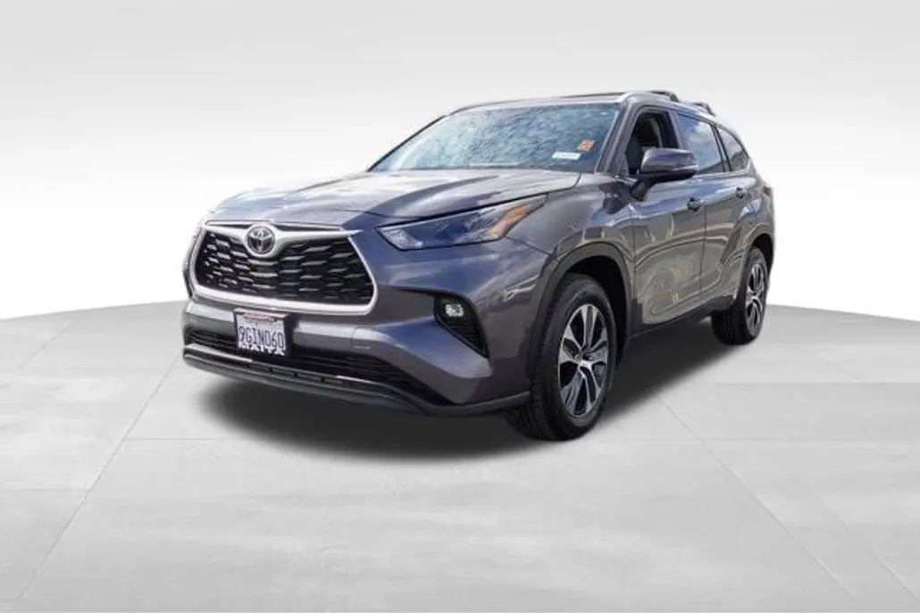 2023 Toyota Highlander L photo 1