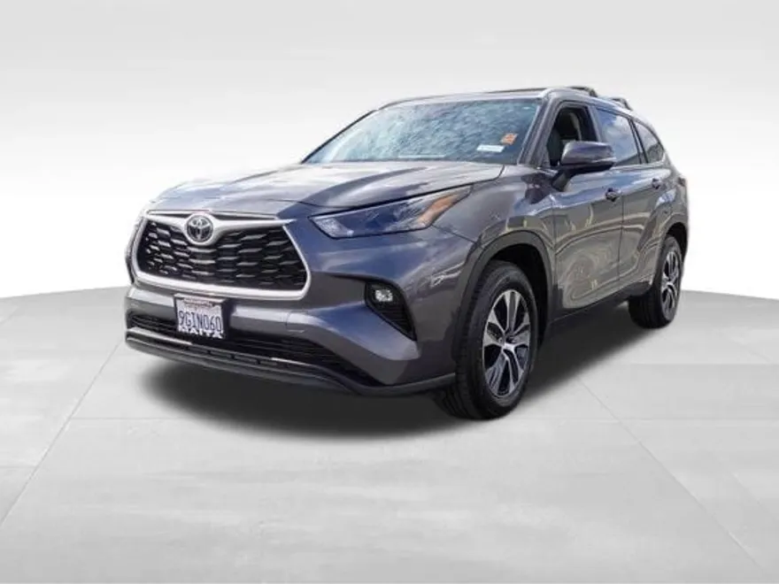 2023 Toyota Highlander L photo 1