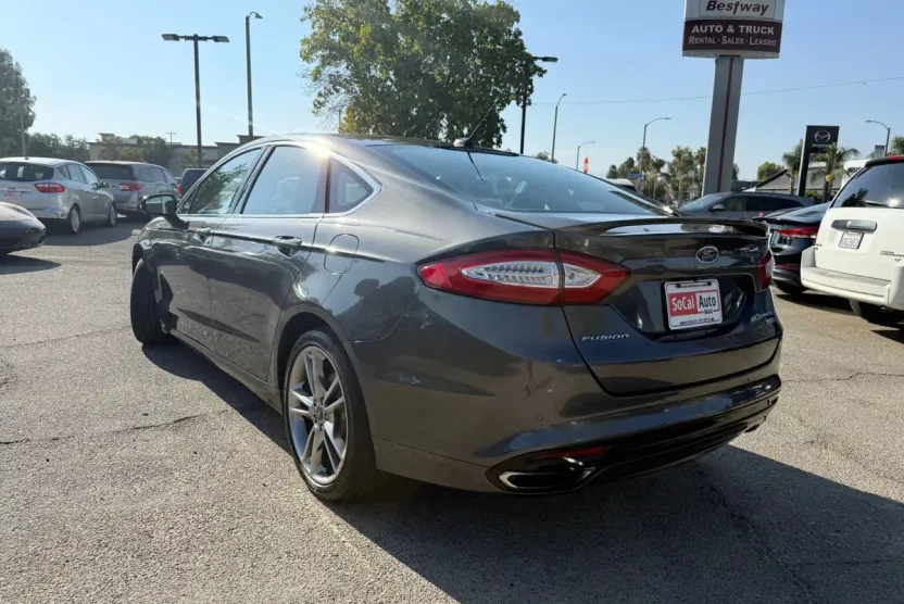 2015 Ford Fusion Titanium photo 1