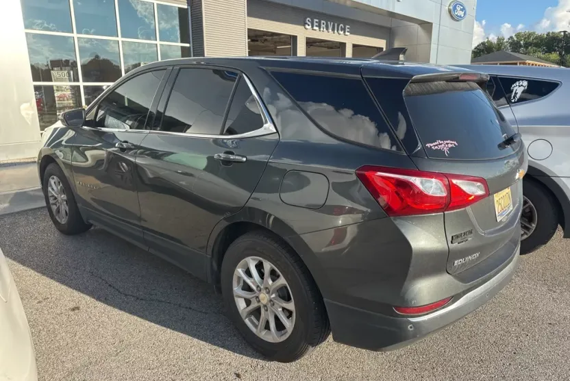 2019 Chevrolet Equinox LT photo 1