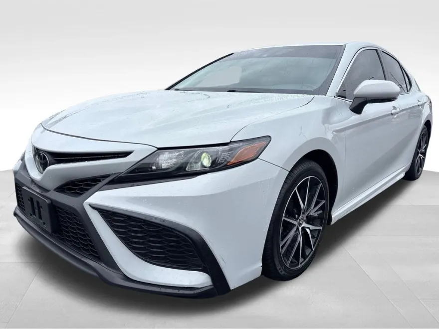 2022 Toyota Camry SE photo 1
