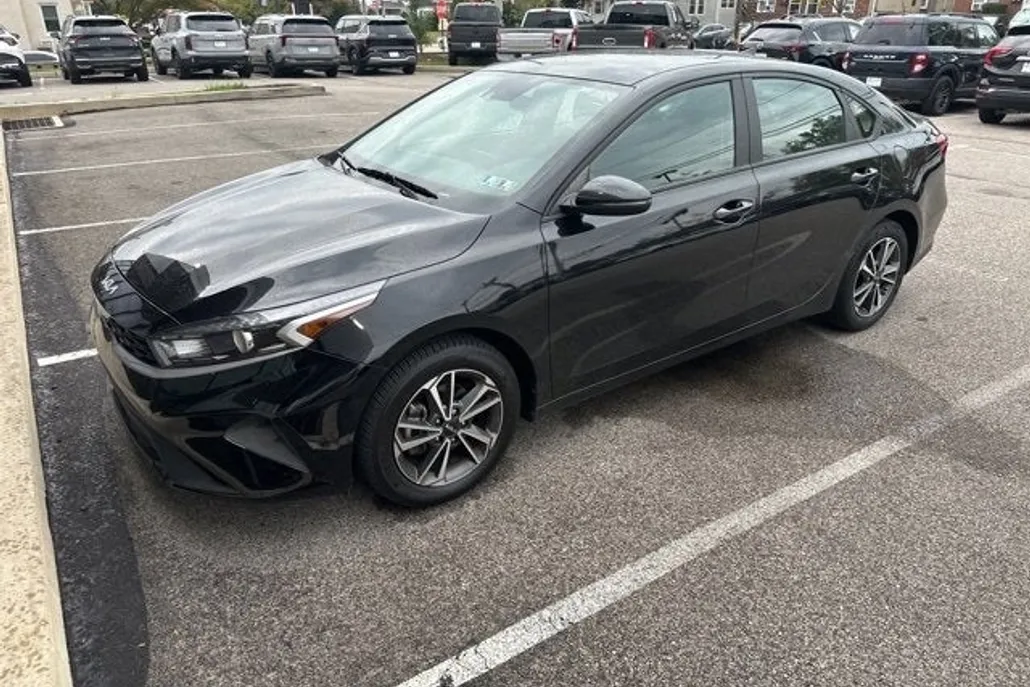2023 Kia Forte LXS photo 1