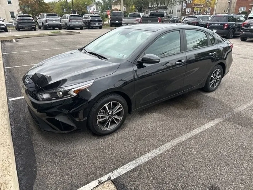 2023 Kia Forte LXS photo 1