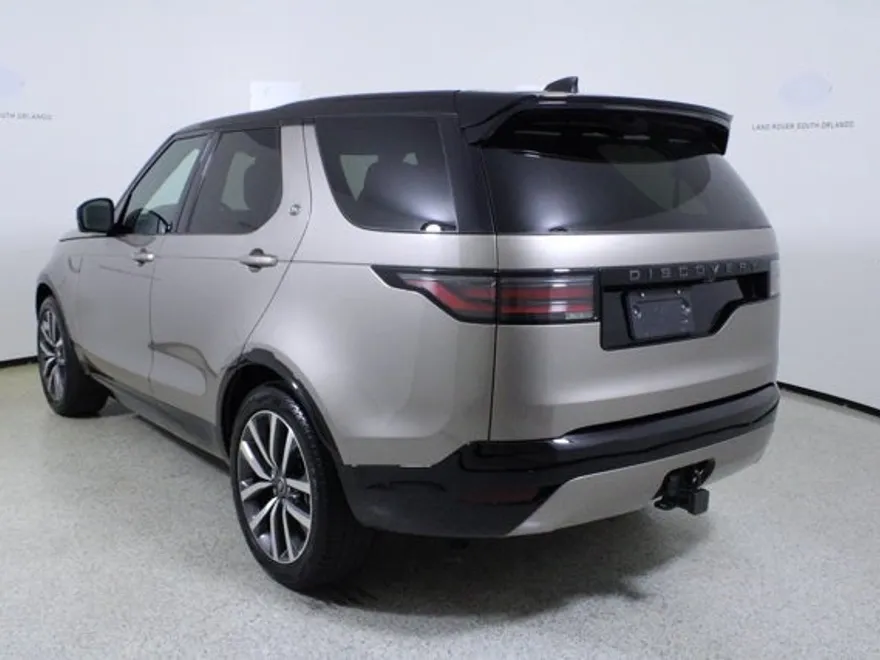 2024 Land Rover Discovery SE photo 1