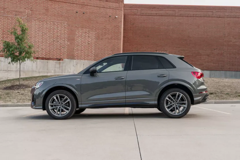 2025 Audi Q3 S line Premium photo 1