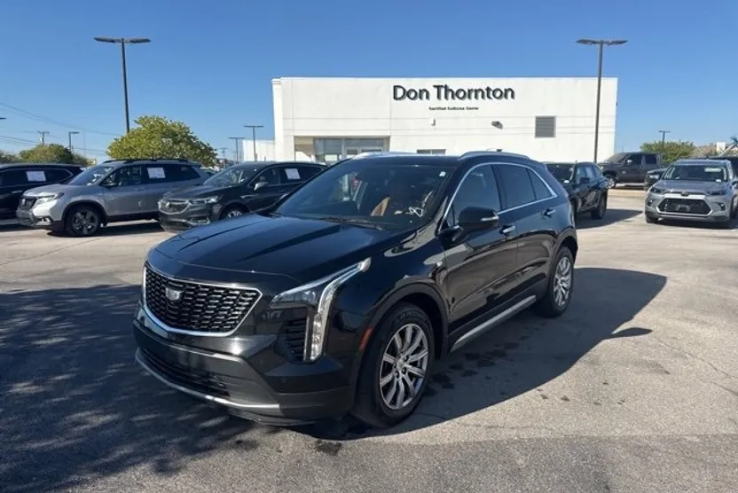 2022 Cadillac XT4 Premium Luxury photo 1