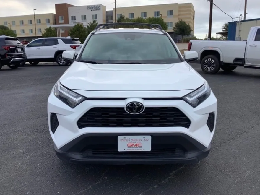 2022 Toyota RAV4 XLE photo 1