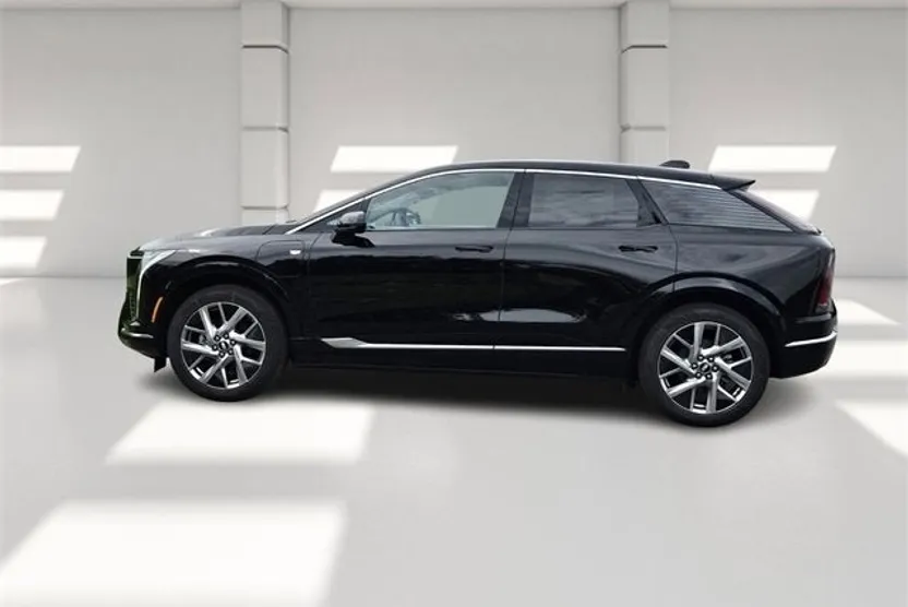 2025 Cadillac Optiq Luxury photo 1