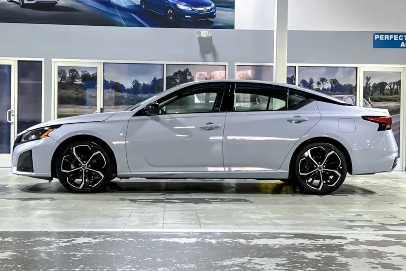 2024 Nissan Altima 2.5 SR photo 1