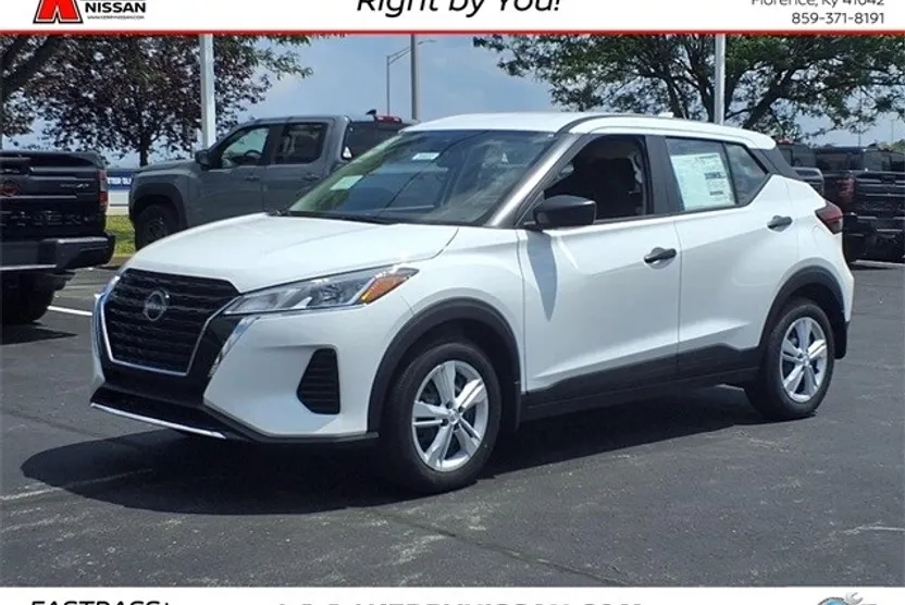 2025 Nissan Kicks Play S photo 1