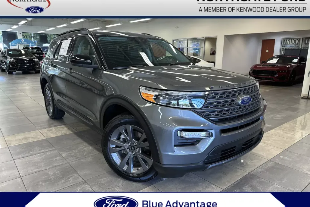 2023 Ford Explorer XLT photo 1