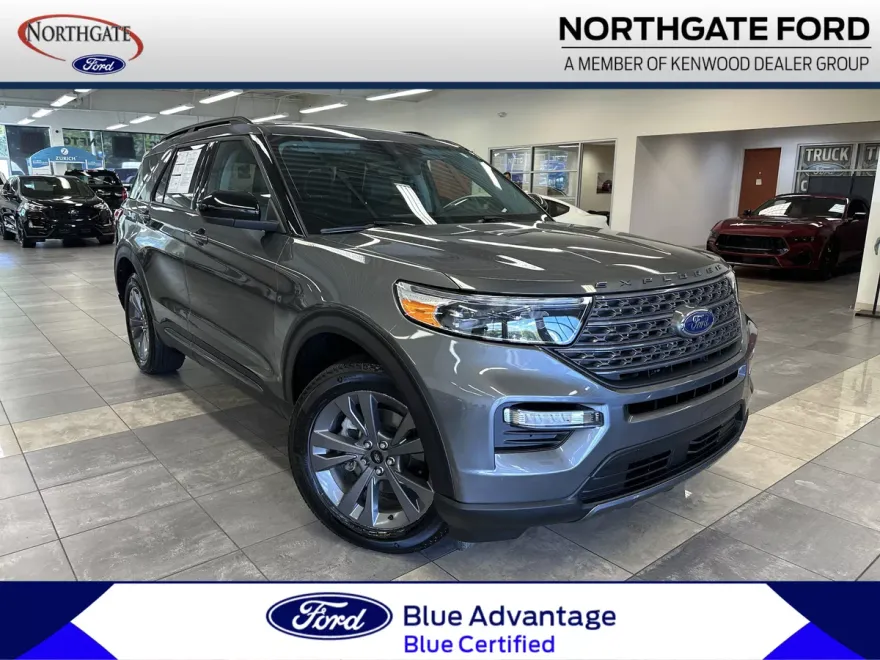 2023 Ford Explorer XLT photo 1