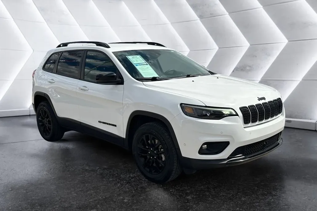 2023 Jeep Cherokee Altitude Lux photo 1